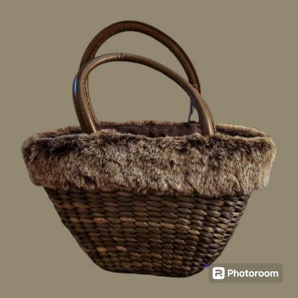 3/$30 BATH & BODY WORKS Brown Faux Fur Wicker Tote Basket Bag - Picture 1 of 8